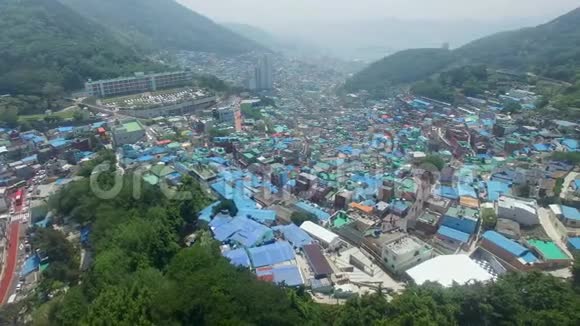 亚洲韩国釜山萨哈古嘉川文化村的鸟瞰图视频的预览图