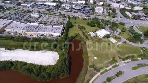 佛罗里达北部迈阿密的空中镜头视频的预览图