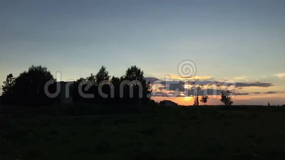 农村的日落视频的预览图
