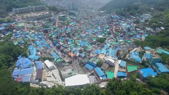 亚洲韩国釜山萨哈古嘉川文化村的鸟瞰图视频的预览图