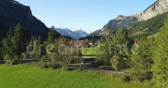 传统的瑞士村视频的预览图