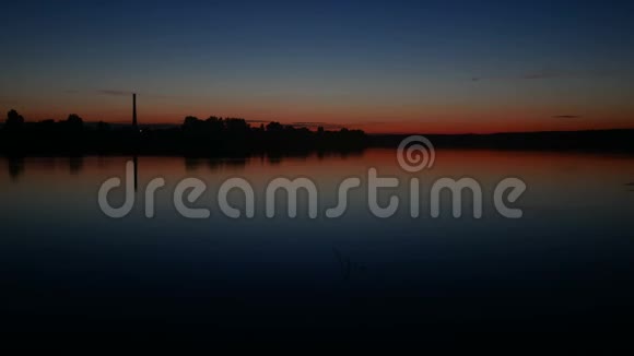 日落黎明湖的早晨视频的预览图