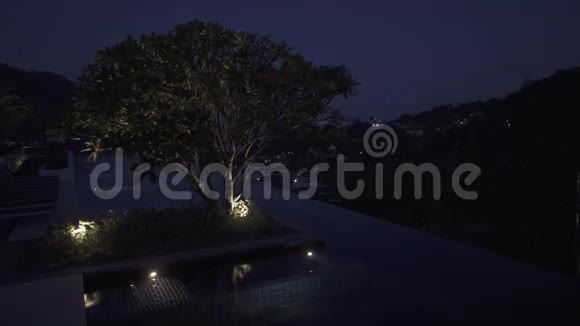 晚上屋顶无限游泳池视频的预览图