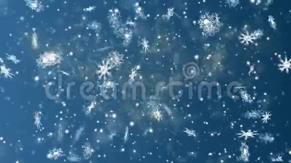 快乐的2018年从雪花的蓝色背景圣诞节和新年无缝循环动画视频的预览图