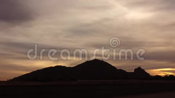 亚利桑那州斯科茨代尔市菲尼克斯的骆驼背山视频的预览图