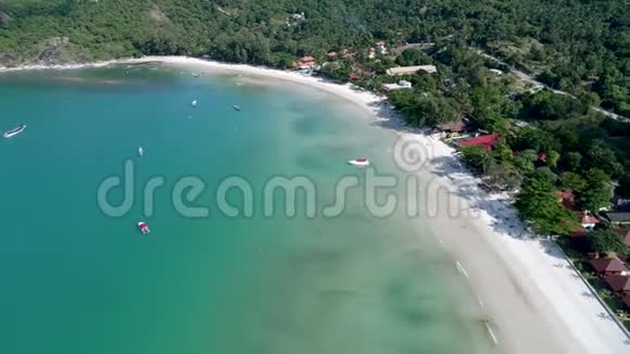 泰国海滩海洋和丛林的美丽自然景观无人机录像4k视频的预览图
