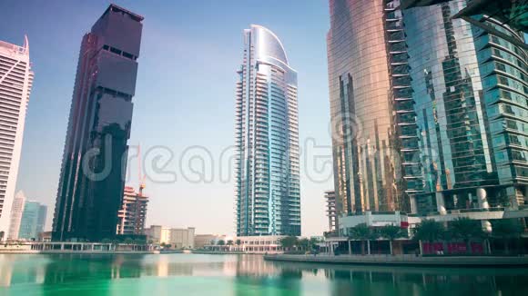 办公区域距离迪拜市区4k视频的预览图