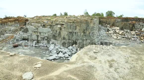 采石场开采花岗岩视频的预览图