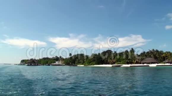 马尔代夫群岛在海洋背景水面上视频的预览图