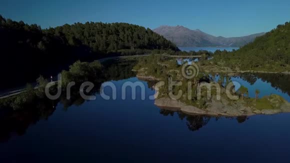 鸟瞰美丽的自然挪威视频的预览图
