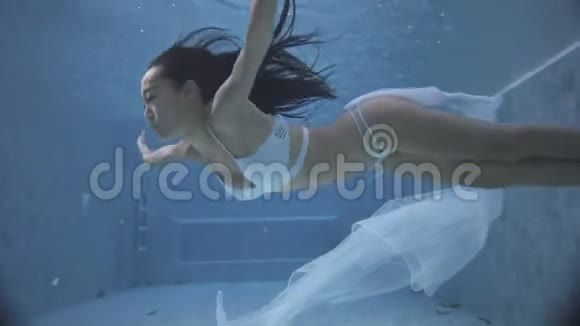 水下美女视频的预览图