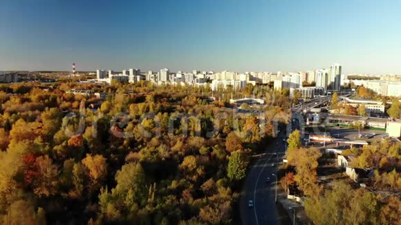 俄罗斯莫斯科Zelenograd地区秋季景观视频的预览图