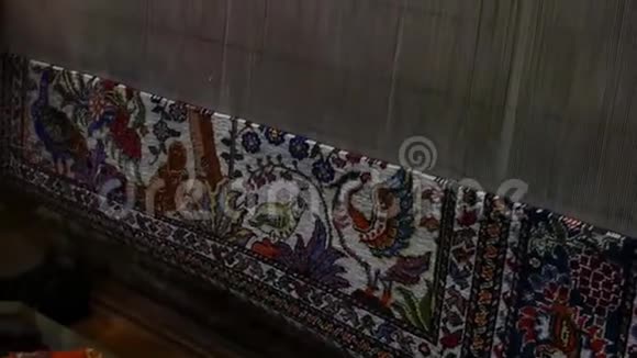 地毯和织物的生产和编织视频的预览图