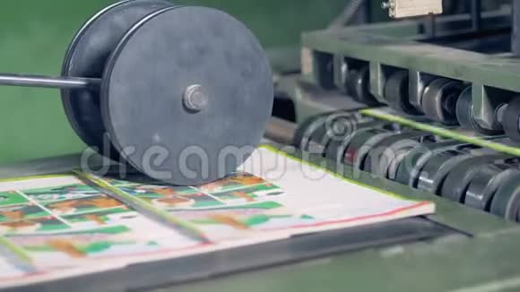在工厂打印设备关闭视频的预览图