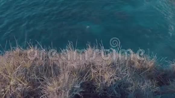 泻湖海洋表面的俯视图视频的预览图
