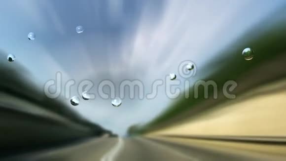 道路速度隧道和风盾上的雨滴储存量视频的预览图