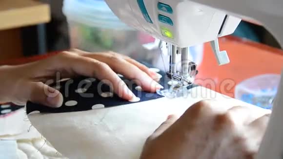 家用缝纫机视频的预览图