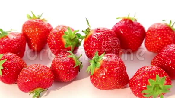 红色草莓视频的预览图
