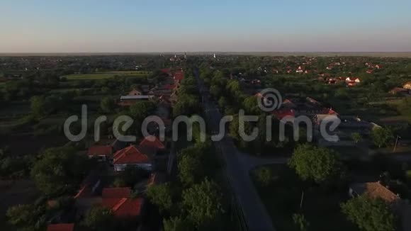 小村庄的无人机空中镜头视频的预览图