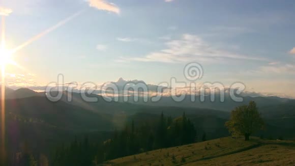 在山上日落视频的预览图