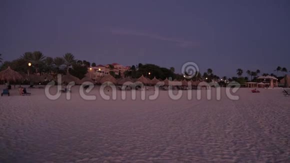 令人惊叹的日落美丽的阿鲁巴岛沙滩加勒比视频的预览图