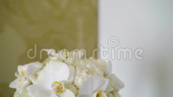 新娘婚礼花束白玫瑰视频的预览图