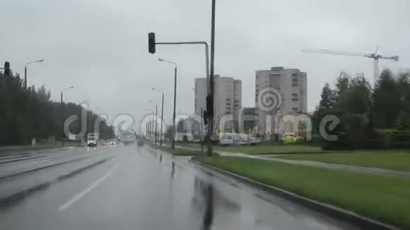 雨落汽车公路视频的预览图