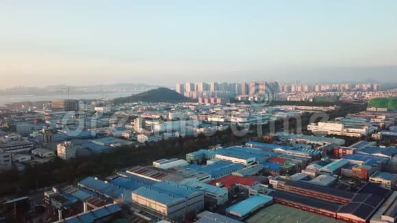 工业园区的鸟瞰日落韩国仁川首尔视频的预览图
