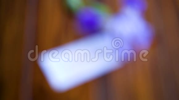 美丽的紫罗兰鸢尾花视频的预览图