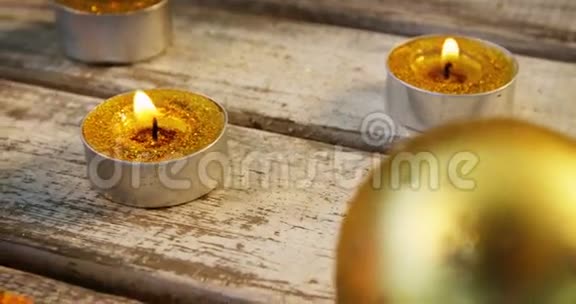 在木板上烧蜡烛视频的预览图