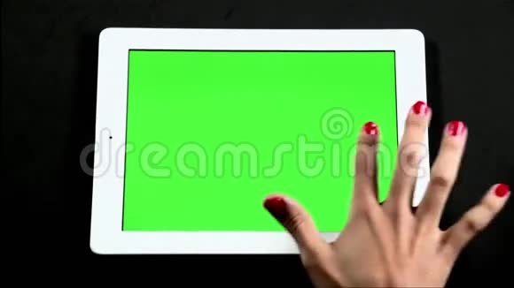 平板电脑触摸屏幕绿色手指手势视频的预览图