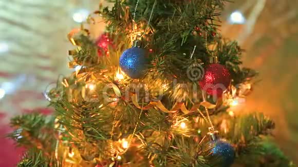 圣诞树装饰视频的预览图