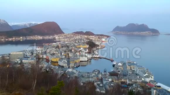 挪威美丽的阿尔松德镇视频的预览图
