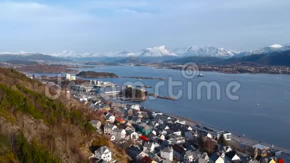 挪威美丽的阿尔松德镇视频的预览图