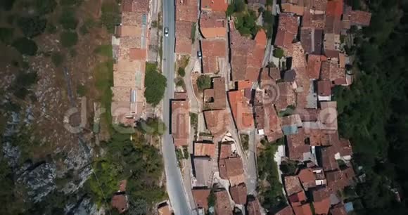 空中无人机镜头视频塔利亚科佐的全景AQ意大利视频的预览图