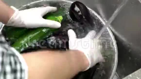 手洗生菜视频的预览图