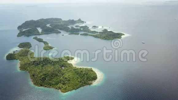 拉贾安帕特岛美丽的空中镜头视频的预览图