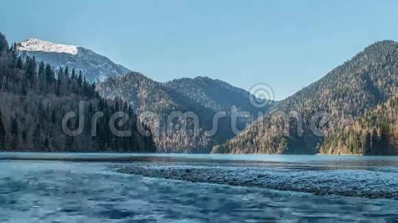 阿布哈兹里萨湖和高加索山脉视频的预览图