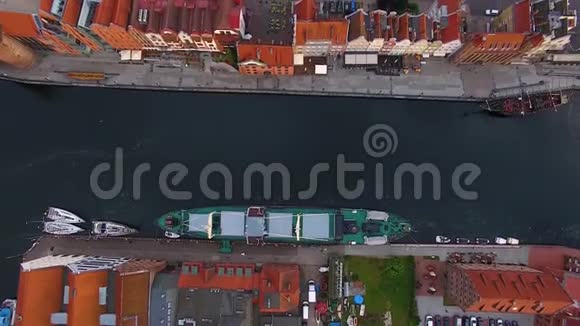 格但斯克老城顶景视频的预览图