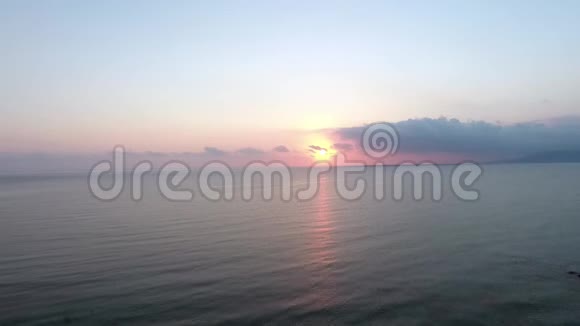 日落时有大海的美丽景观视频的预览图