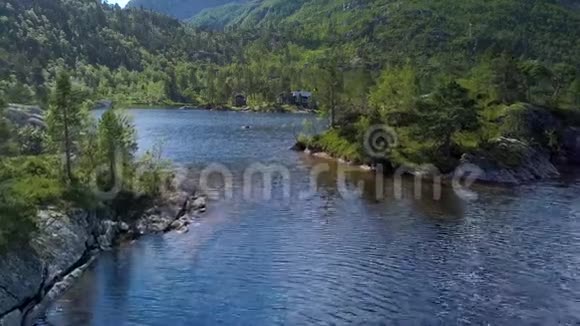 鸟瞰美丽的自然挪威视频的预览图
