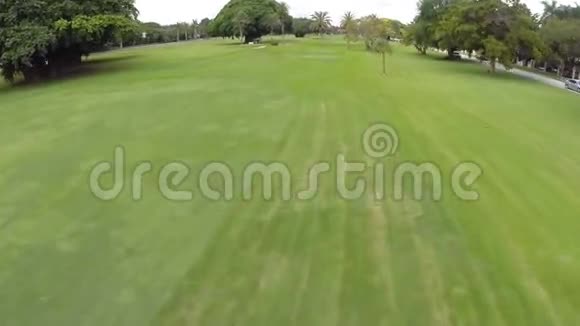 珊瑚山球场的空中镜头视频的预览图