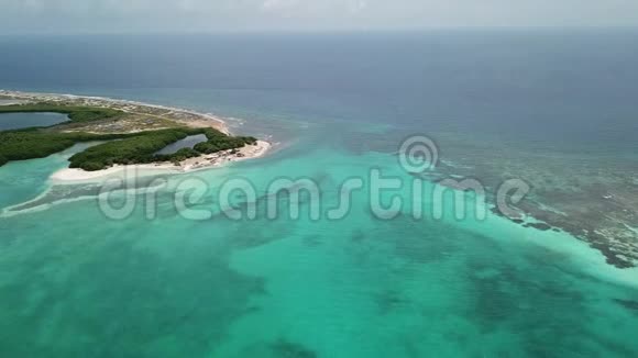 海滨海岸博内尔岛加勒比海航空无人机顶上视频的预览图