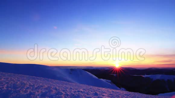 日落在山上视频的预览图