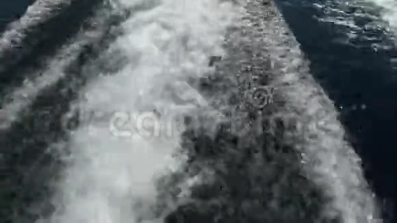 海洋中水面上的海浪视频的预览图