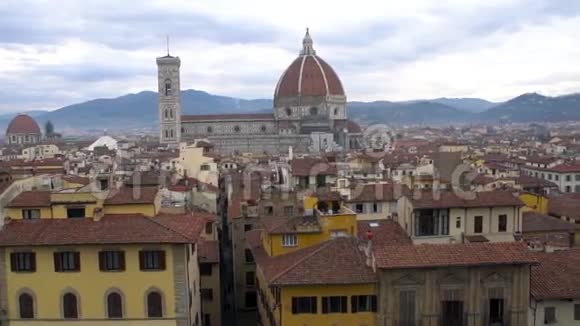 美丽的佛罗伦萨和多莫的鸟瞰圣玛丽亚德尔菲奥雷大教堂意大利视频的预览图