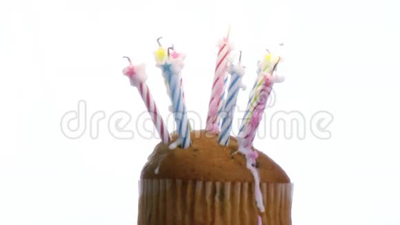 蛋糕上的生日蜡烛视频的预览图