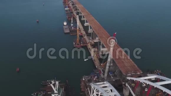 克里米亚桥的拱门克里米亚大桥施工克尔奇海峡的宏伟建筑视频的预览图