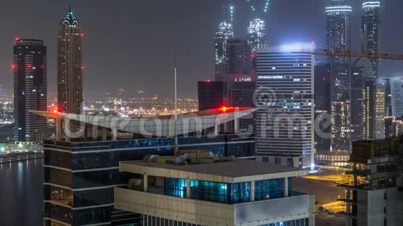 迪拜商务海湾塔晚时差空中视频的预览图
