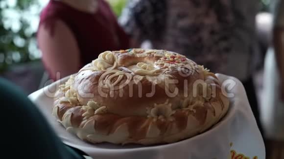 传统的婚礼面包视频的预览图